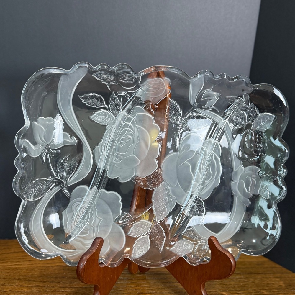 Studio Nova Mikasa Winter Rose Crystal Divided Serving Tray Ribbons Roses 13.5"‎
